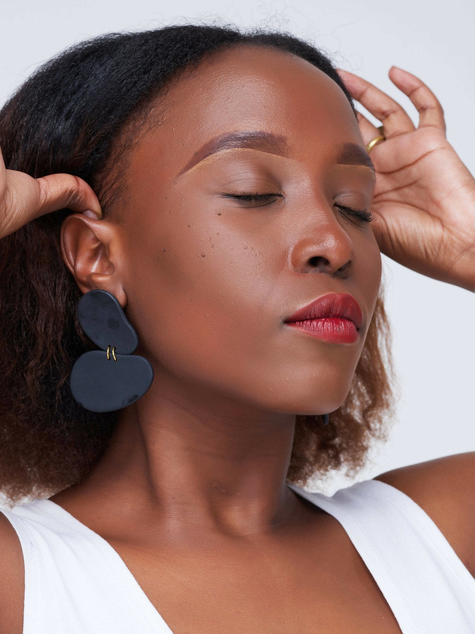 Nibui Tawi Earrings - Black